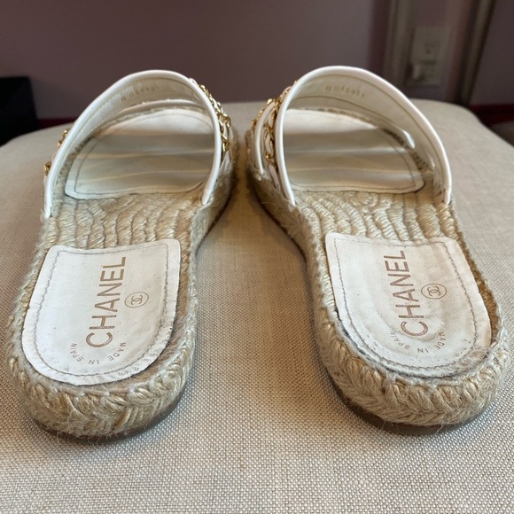 Chanel Sandal Espadrilles slide beige and white with chain detail size 38 - Picture 10 of 17